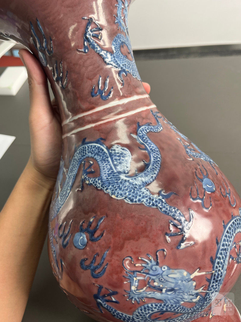 清康熙  青花釉里红堆塑云龙纹琵琶尊 - 图13